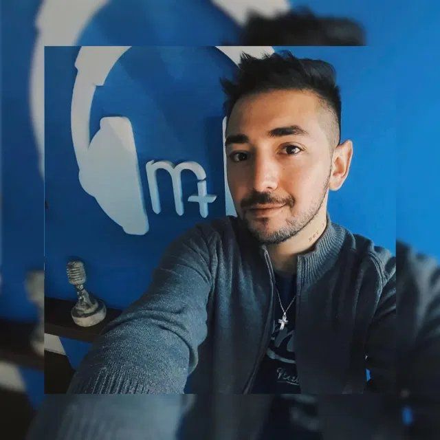 Un periodista es el autor.