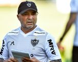 Jorge Sampaoli se despidió de Atlético Mineiro para convertirse en entrenador del Marsella de Francia. Jorge Sampaoli se despidió de Atlético Mineiro para convertirse en entrenador del Marsella de Francia.