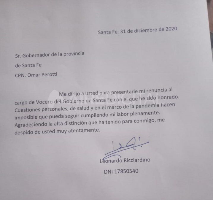 Mediante una nota dirigida al gobernador de la provincia de Santa Fe, Omar Perotti, el ahora exvocero del gobierno, Leonardo Ricciardino renunció a su cargo.