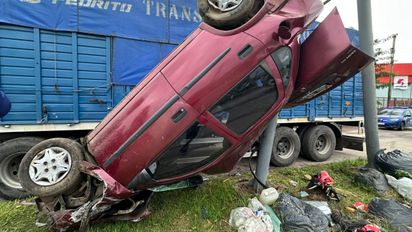 Impactante accidente en Santa Fe: un auto quedó 