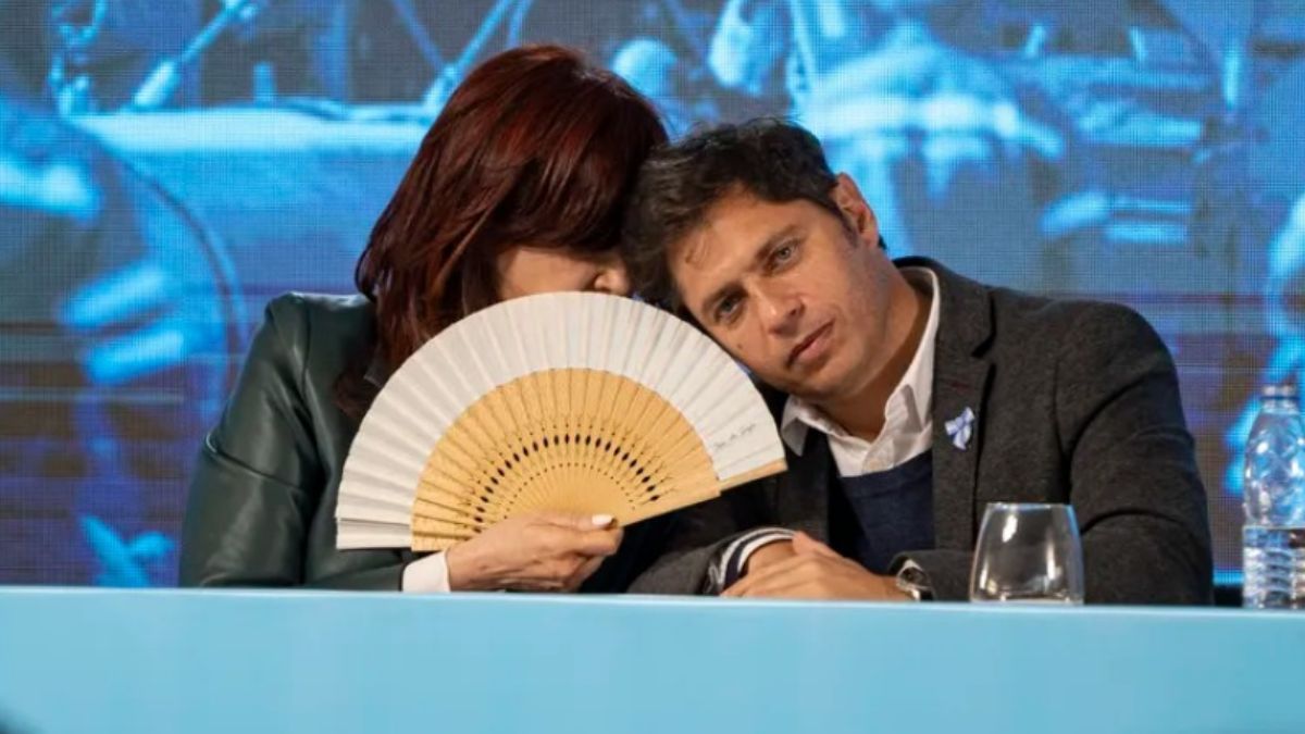 La expresidenta le reprochó a Axel Kicillof las cabezas de lista testimoniales, que finalmente hay en todos los frentes. Cristina está confinada pero “a disposición para la campaña”. La expresidenta le reprochó a Axel Kicillof las cabezas de lista testimoniales, que finalmente hay en todos los frentes. Cristina está confinada pero “a disposición para la campaña”.