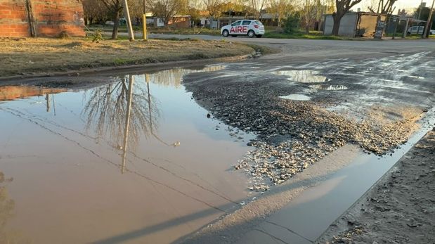 Vecinos de barrio Nueva Esperanza reclaman por el estado de la calle.