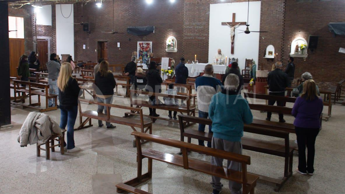 La parroquia de San Cayetano permanece abierta para las 10 misas programadas