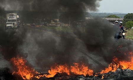 Protestas en Brasil un día después de las elecciones. Protestas en Brasil un día después de las elecciones.