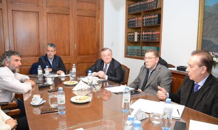 Dialogaron acerca de la facturación del servicio y cuestiones vinculadas a la actualidad de la empresa. Dialogaron acerca de la facturación del servicio y cuestiones vinculadas a la actualidad de la empresa.