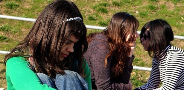 No importa lo que digan las normas o las leyes. De todas maneras, entre los adolescentes y jóvenes el lenguaje inclusivo se utiliza cada vez más.