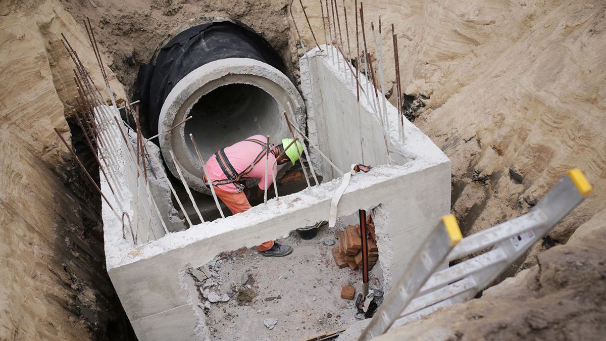 Entre los beneficios se pueden mencionar la contribución al ordenamiento urbano del sector y su zona de influencia: disminución del riesgo hídrico, mejora del tránsito peatonal y vehicular, simplificación de la conexión con los barrios Chalet y San Lorenzo, y con las avenidas Mar Argentino y J. J. Paso, y consolidación del proceso de urbanización.