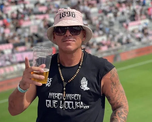 Cachito Cascardo, el argentino que lidera la barra del Inter Miami, dialogó con AIRE sobre Lionel Messi. Cachito Cascardo, el argentino que lidera la barra del Inter Miami, dialogó con AIRE sobre Lionel Messi.