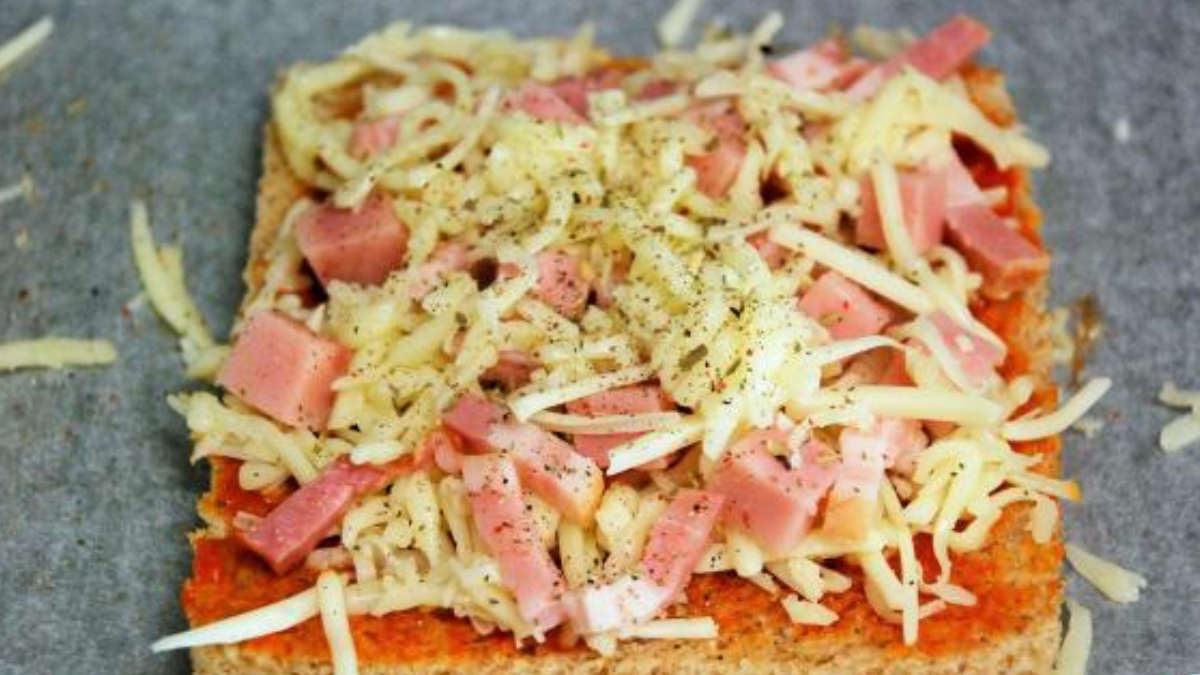 Receta de Mini pizzetas con pan lactal ideal para el día del amigo. Receta de Mini pizzetas con pan lactal ideal para el día del amigo.