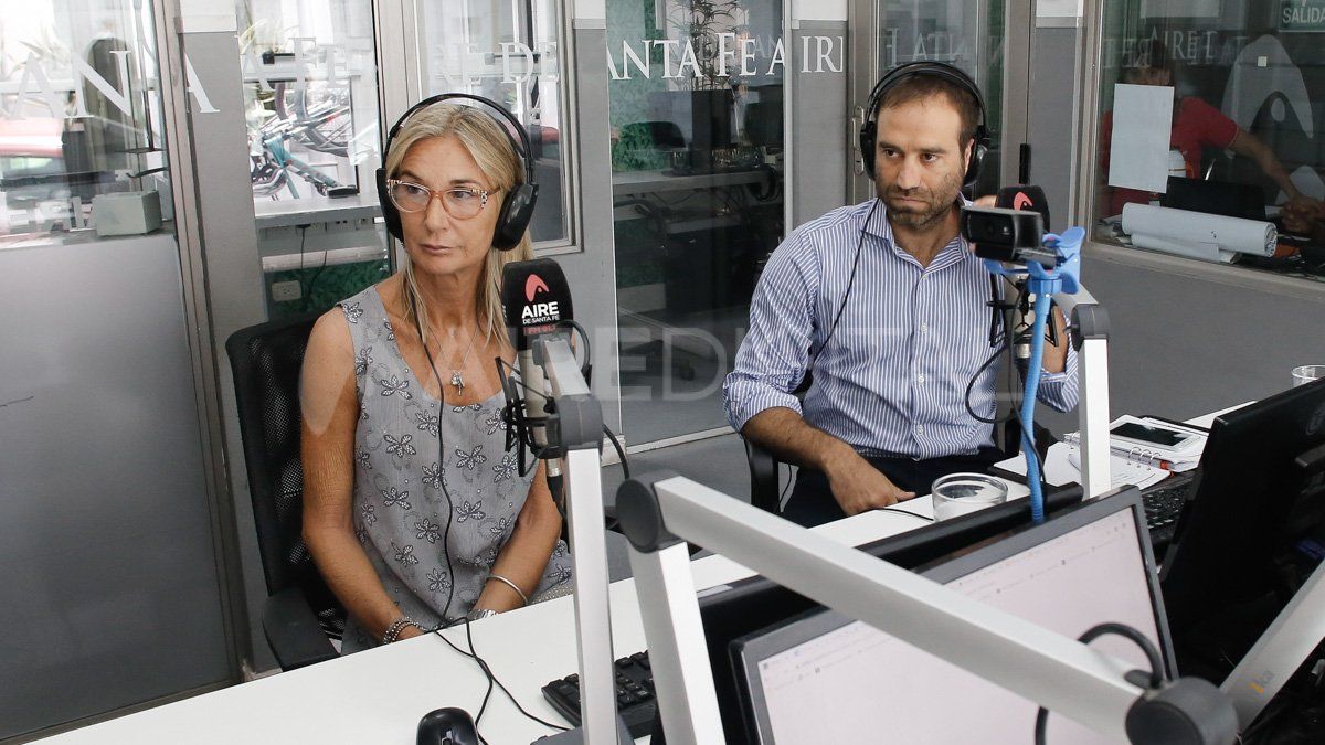La mam&aacute; de la estudiante junto con su abogado particular