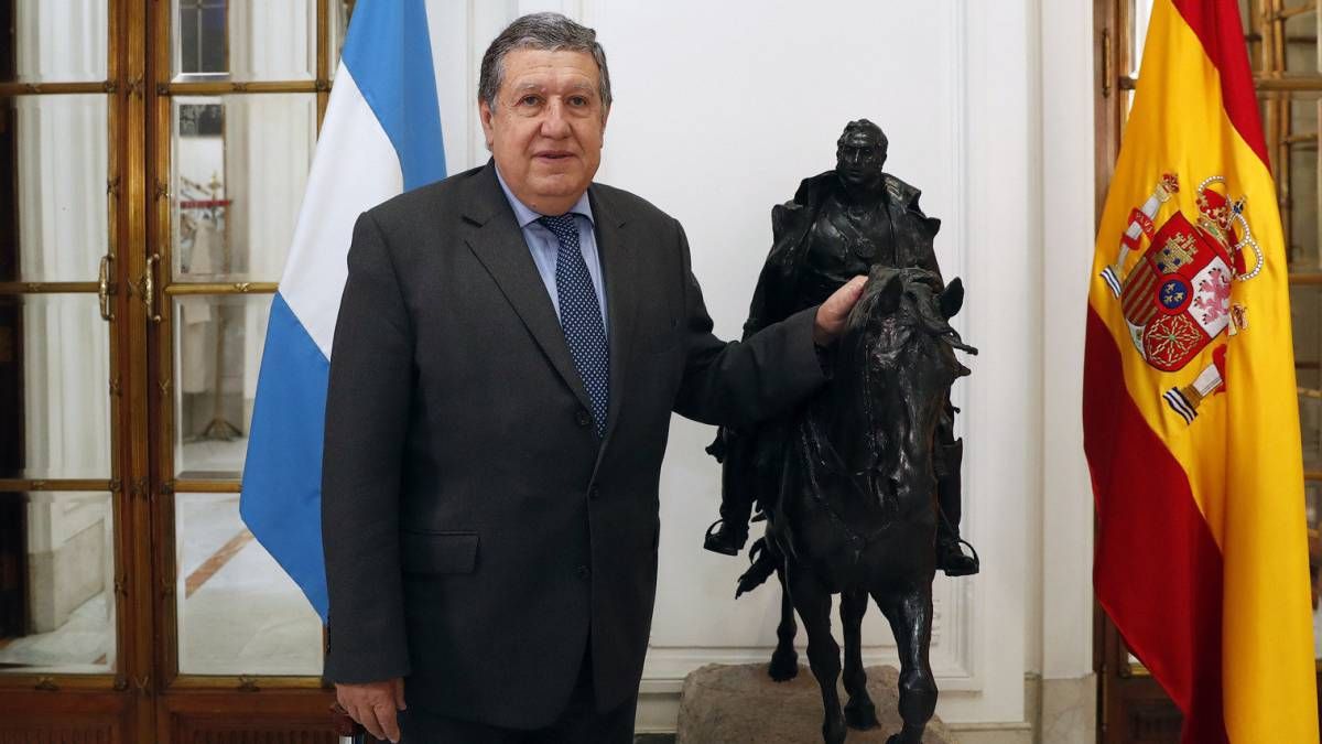 El gobierno dispuso el retorno de 16 embajadores políticos antes del traspaso de poder