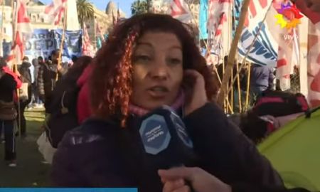 Nos vamos de vacaciones, la confesión de una manifestante del acampe en Plaza de Mayo que causó revuelo Nos vamos de vacaciones, la confesión de una manifestante del acampe en Plaza de Mayo que causó revuelo