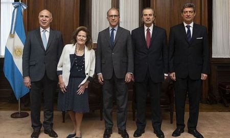Los magistrados del máximo tribunal buscarán definir el futuro de los tres jueces que el Gobierno quiere regresar a los cargos que ocupaban años atrás. Los magistrados del máximo tribunal buscarán definir el futuro de los tres jueces que el Gobierno quiere regresar a los cargos que ocupaban años atrás.