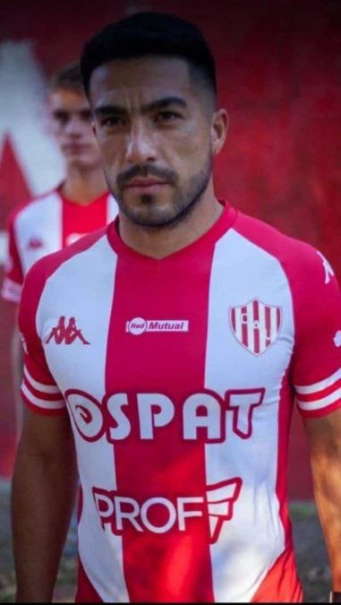 Esta es la foto que se viralizó en redes. Así sería el nuevo modelo de la camiseta de Unión. Todavía no hay una fecha de estreno.