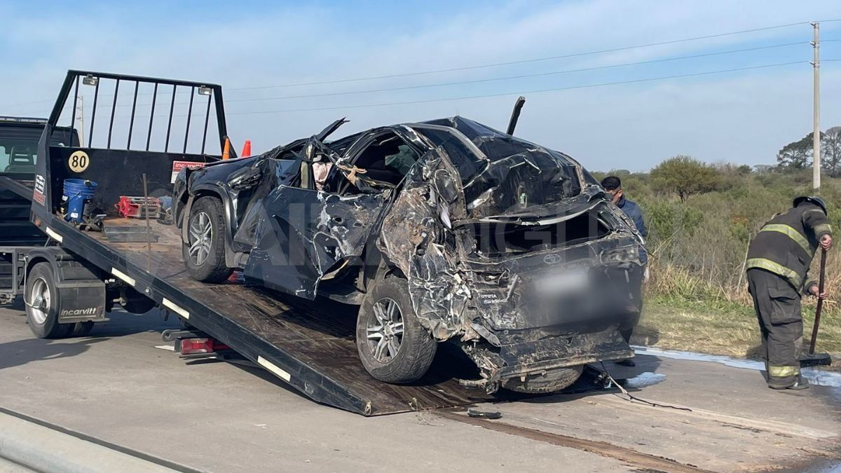 El subjefe de la Policía de Santa Fe, José Senn, protagonizó un fuerte accidente este martes sobre la Circunvalación Oeste. El subjefe de la Policía de Santa Fe, José Senn, protagonizó un fuerte accidente este martes sobre la Circunvalación Oeste.