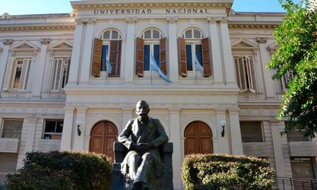 Las universidades nacionales de todo el país se aprestan a cerrar la cursada del primer cuatrimestre atípico al que debieron adaptarse. Imagen de la Universidad Nacional de La Plata. Las universidades nacionales de todo el país se aprestan a cerrar la cursada del primer cuatrimestre atípico al que debieron adaptarse. Imagen de la Universidad Nacional de La Plata.