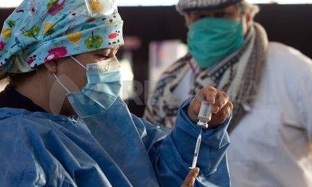 Más de 1.300.000 santafesinos ya recibieron al menos una dosis de la vacuna contra el coronavirus desde este lunes. Más de 1.300.000 santafesinos ya recibieron al menos una dosis de la vacuna contra el coronavirus desde este lunes.