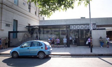 La joven fue trasladada al Cullen luego de que su cuadro se complicara. La joven fue trasladada al Cullen luego de que su cuadro se complicara.