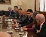 En un nuevo encuentro de la Mesa Productiva se analizaron alternativas para concesionar la terminal a un operador privado con inversión y metas de carga, manteniendo el control estatal. En un nuevo encuentro de la Mesa Productiva se analizaron alternativas para concesionar la terminal a un operador privado con inversión y metas de carga, manteniendo el control estatal.