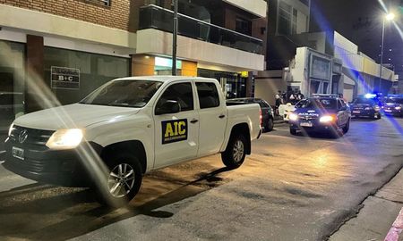 La Sección Capturas de la AIC mantuvo todo el tiempo la vigilancia. Hoy se le realizo un seguimiento y se lo interceptó en López y Planes y Mariano Comas. La Sección Capturas de la AIC mantuvo todo el tiempo la vigilancia. Hoy se le realizo un seguimiento y se lo interceptó en López y Planes y Mariano Comas.