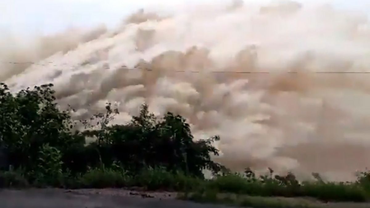 Al abrir las compuertas del dique&nbsp;Celestino Gelsi