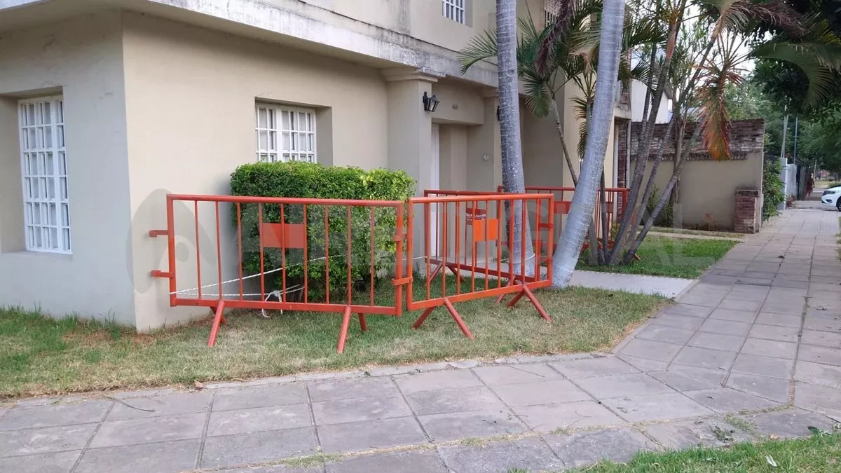 Los vecinos contaron que el alquiler de cada valla ronda los 300 pesos por día. 