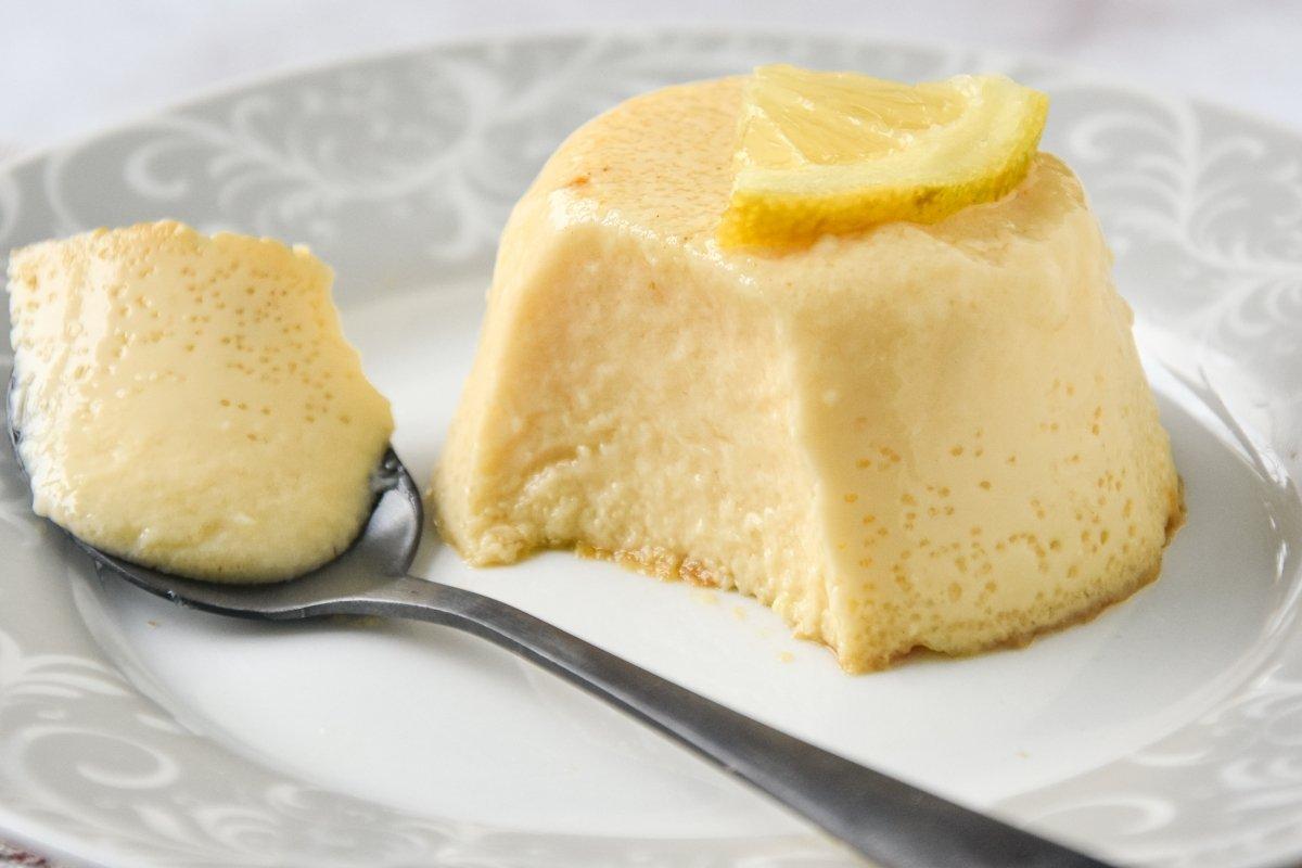 El flan de limón es un postre rico y lleva pocos ingredientes. El flan de limón es un postre rico y lleva pocos ingredientes.