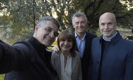 Desde Juntos por el Cambio afirmaron que se requiere de todos los dirigentes en la campaña. Desde Juntos por el Cambio afirmaron que se requiere de todos los dirigentes en la campaña.