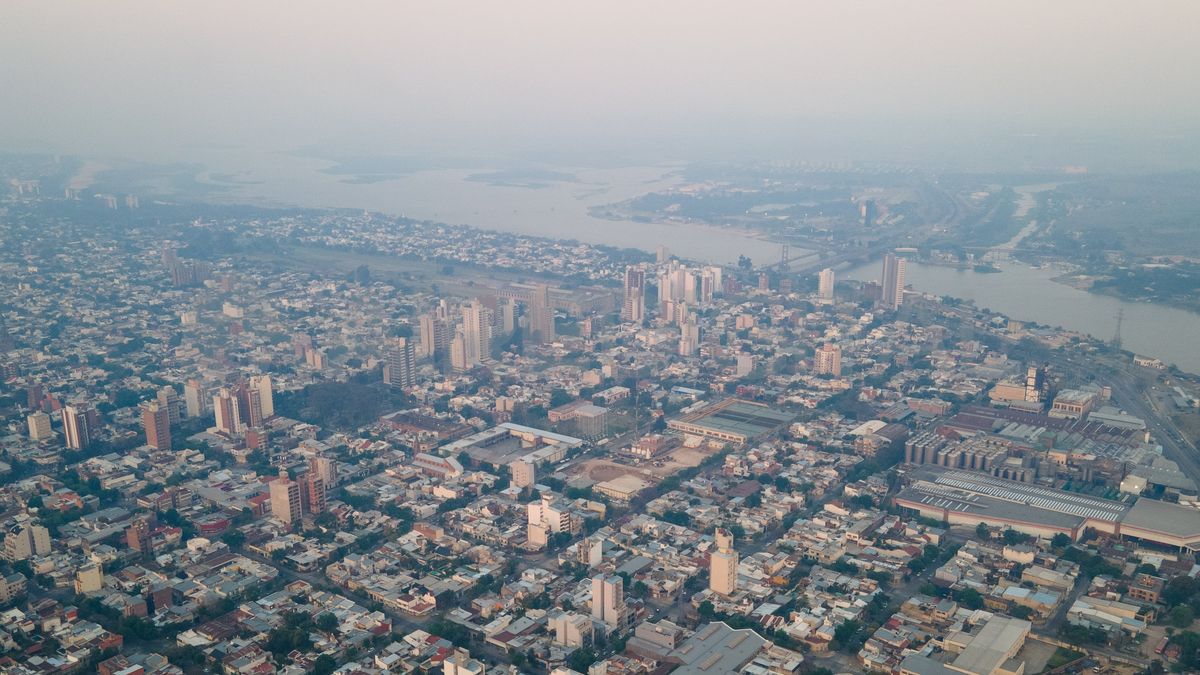 El humo invadió la ciudad y dejó un fuerte olor a quemado en el ambiente.