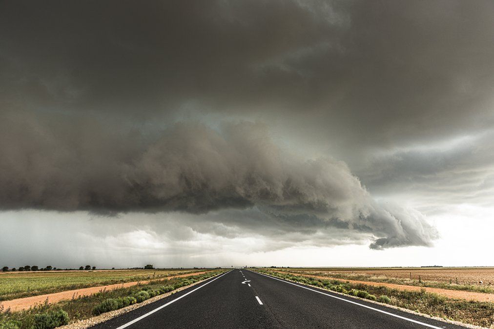 Nubes Cumulonimbus Arcus.