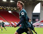 Patrick Bamford celebra el gol que le dio la victoria al Leeds de Bielsa en el clásico ante Sheffield United por la Premier League. Patrick Bamford celebra el gol que le dio la victoria al Leeds de Bielsa en el clásico ante Sheffield United por la Premier League.