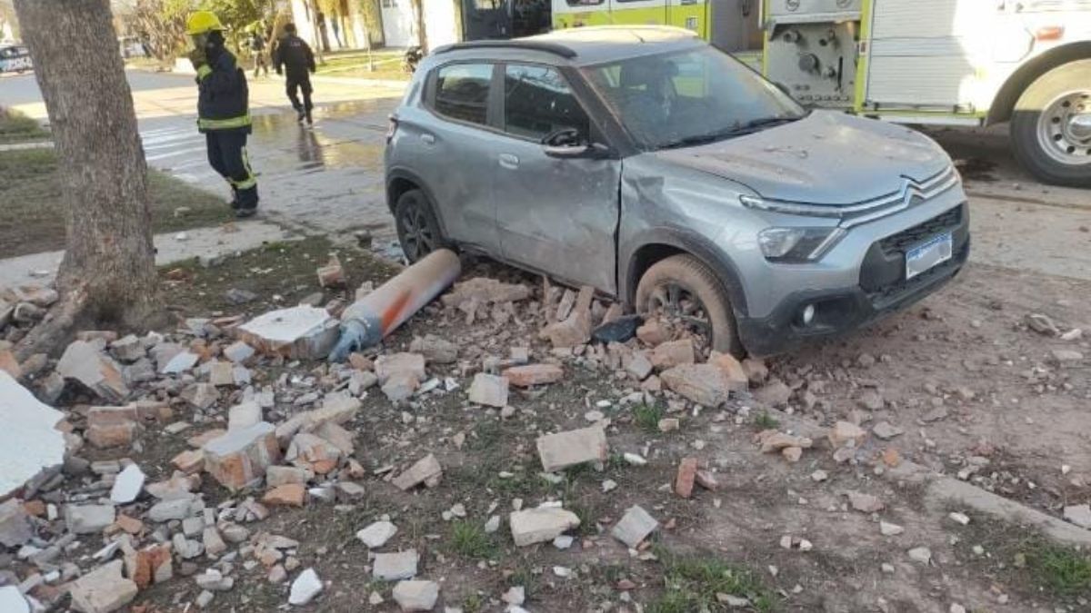 La explosión de un tubo de oxígeno en una metalúrgica de Tostado dejó varios heridos y causó importantes daños.