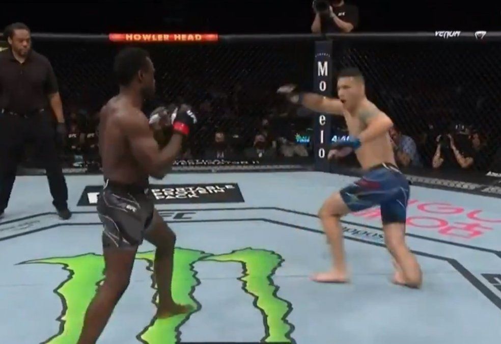 Chris Weidman se fracturó la tibia y el peroné a los 17 segundos de su combate con Uriah Hall en el UFC.