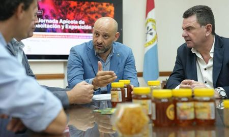 Según el ministro Gustavo Puccini, Santa Fe tiene que apuntar a la exportación de valor agregado y no solo de productos primarios. Según el ministro Gustavo Puccini, Santa Fe tiene que apuntar a la exportación de valor agregado y no solo de productos primarios.