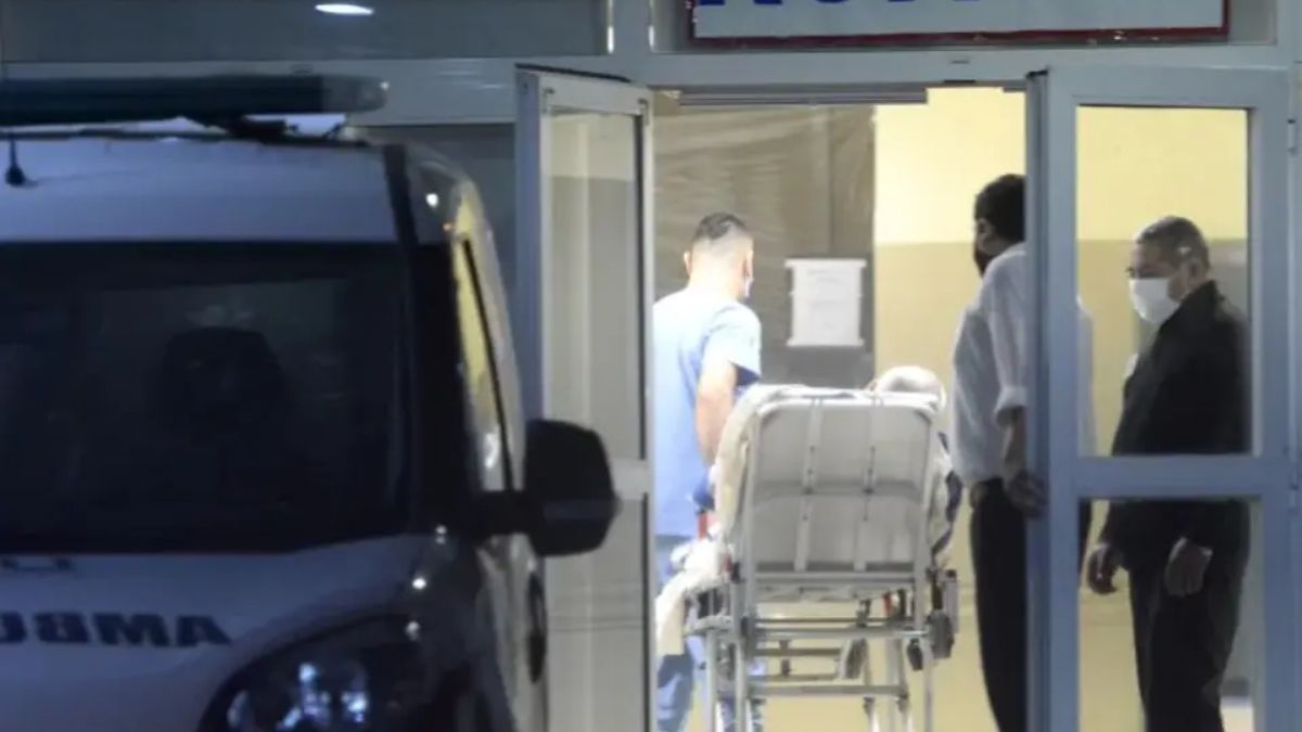 Un joven se encontraba realizando trabajos de construcción cuando comenzó una pelea con otro muchacho. La mujer fue herida al separarlos.