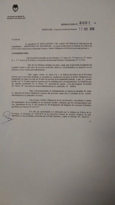 Los 31 jefes policiales que el nuevo ministro de Seguridad de Santa Fe pasó a retiro