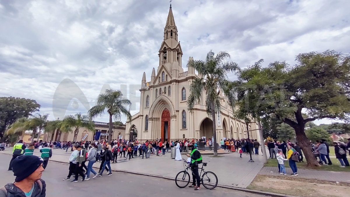 Ya llegan los primeros fieles a la Basílica de Guadalupe para la 123°  Fiesta de la Virgen