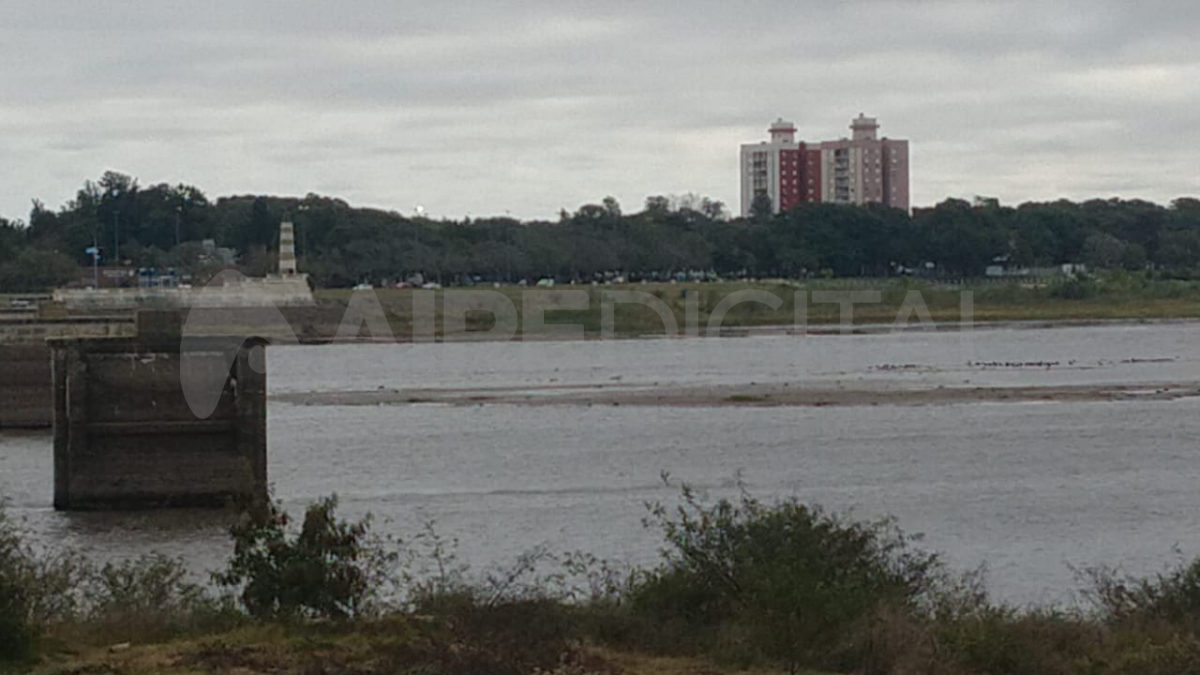 A la vista quedó parte del lecho de la laguna producto de la bajante.