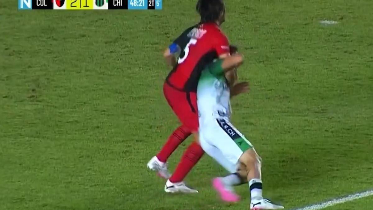 Una infracción de Prediger se hizo viral y los hinchas del ascenso estallaron contra Colón