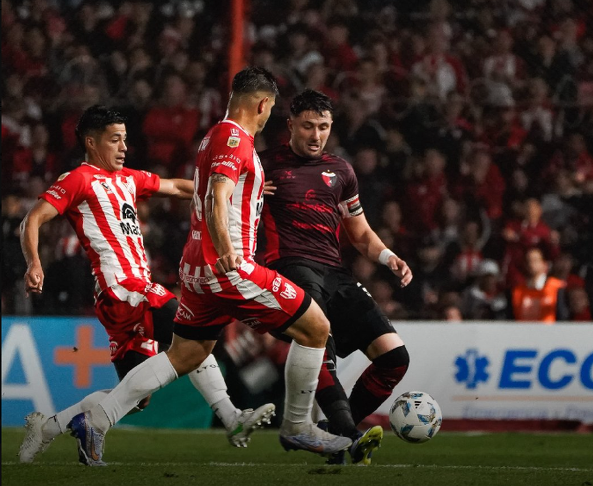 Colón perdió con Instituto en Córdoba. Colón perdió con Instituto en Córdoba.