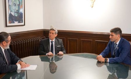 El mandatario santafesino y el magistrado charlaron sobre las acciones que vienen llevando adelante el gobierno provincial en el combate del delito. El mandatario santafesino y el magistrado charlaron sobre las acciones que vienen llevando adelante el gobierno provincial en el combate del delito.