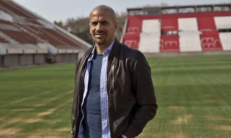 juan sebastian veron: me jode bastante esto de estar pidiendole un gesto al jugador juan sebastian veron: me jode bastante esto de estar pidiendole un gesto al jugador