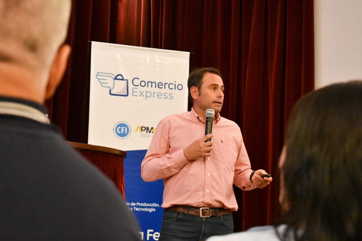 Nicolás Martínez, presidente de Comercio Express, participó en la firma de convenio y se convirtió la unión de repartidores como el servicio “oficial” del programa que en las próximas semanas saldrán a la calle con tal identificación. 