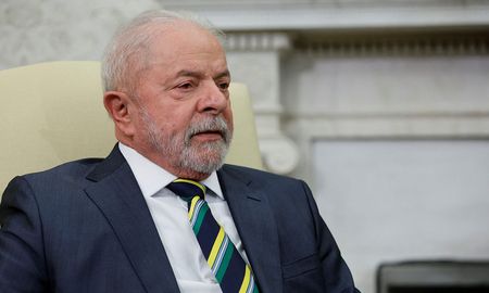Lula está cursando un cuadro de bronconeumonía bacteriana y viral por influenza A. Lula está cursando un cuadro de bronconeumonía bacteriana y viral por influenza A.
