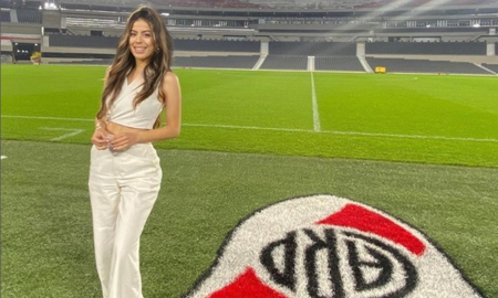 Sara Duque está en la Argentina. La profesora de inglés de Julián Álvarez en Manchester City con su visita al país y sorprendió con sus equipos preferidos. Sara Duque está en la Argentina. La profesora de inglés de Julián Álvarez en Manchester City con su visita al país y sorprendió con sus equipos preferidos.