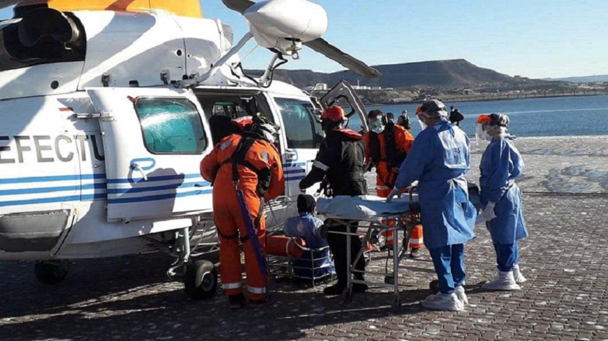 Prefectura rescató a un tripulante con apendicitis de un pesquero de bandera portuguesa