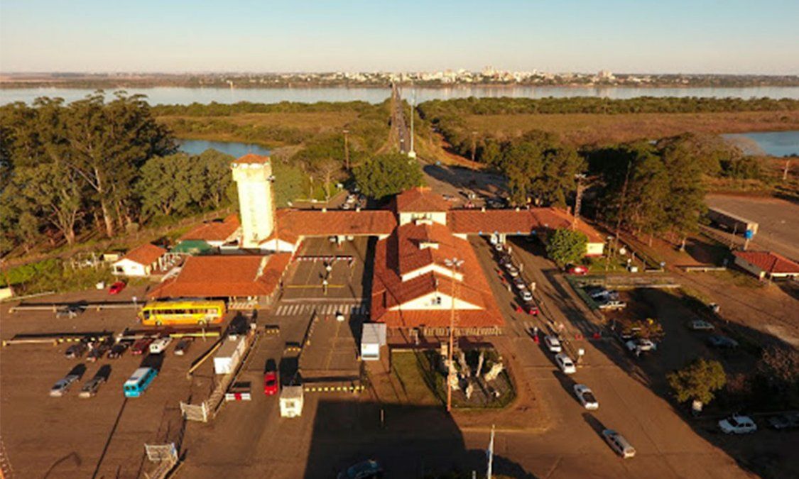 Desde el Gobierno Nacional ratificaron el cierre de las frotenras terrestres. Hay diez santafesinos varados en el paso entre Urugayana y Paso de Los Libres.