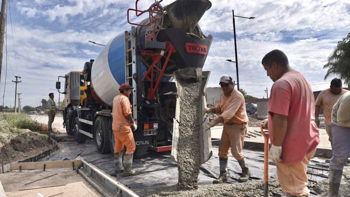 El proyecto de desagüe pluvial consistió en la ejecución de dos colectores: uno secundario en Camino Viejo para la cuenca Gorriti y un desagüe pluvial en la cuenca Flores.