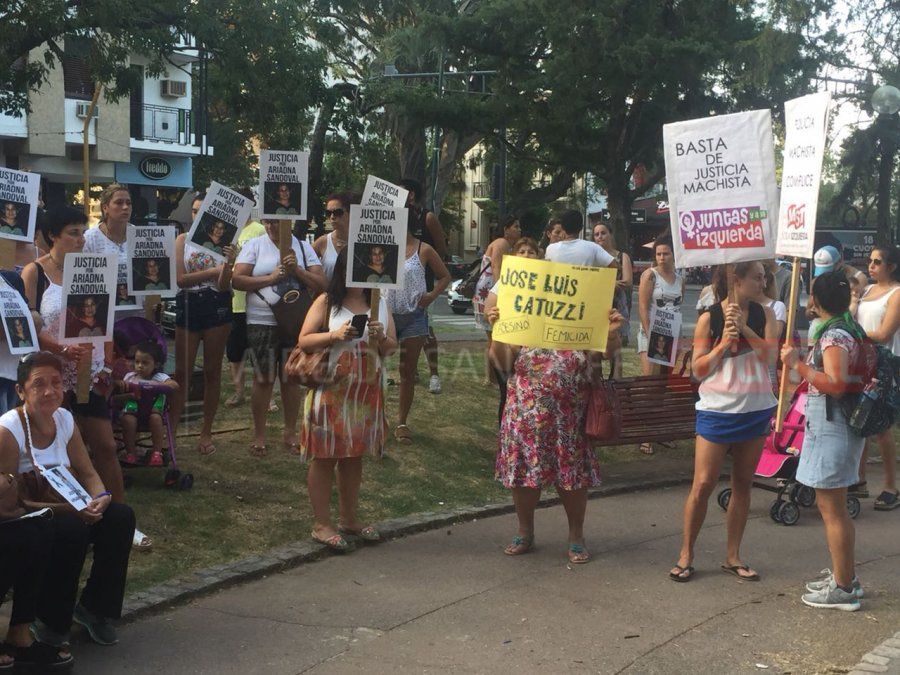 Marcharon para pedir justicia por Ariadna Sandoval