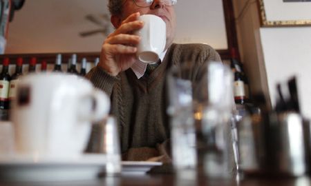 entro a un bar a tomar un cafe, tuvo una premonicion y se transformo en millonario entro a un bar a tomar un cafe, tuvo una premonicion y se transformo en millonario